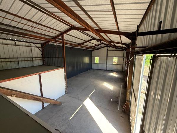 Local d'activité, 327M², bureaux, entrepôt, stationnement