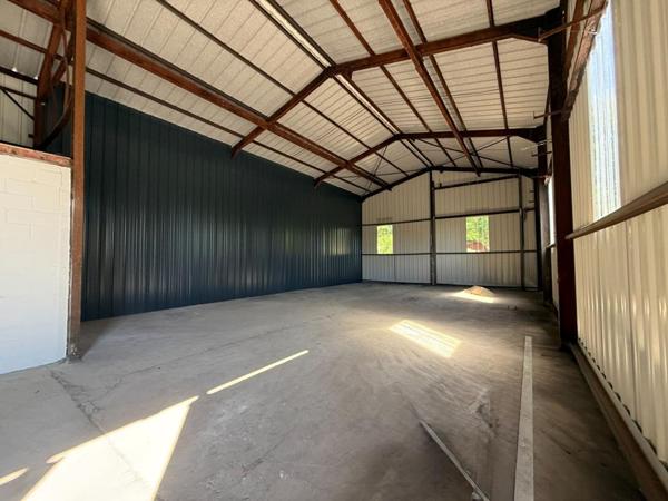 Local d'activité, 327M², bureaux, entrepôt, stationnement