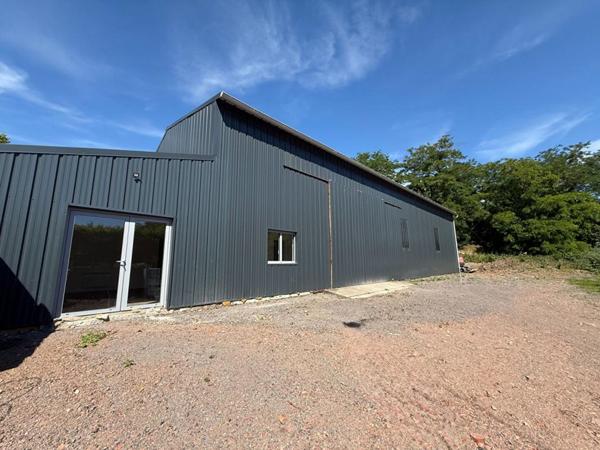Local d'activité, 327M², bureaux, entrepôt, stationnement