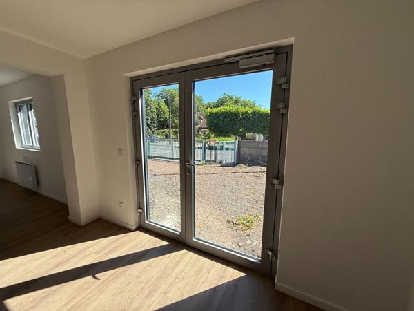 Local d'activité, 327M², bureaux, entrepôt, stationnement