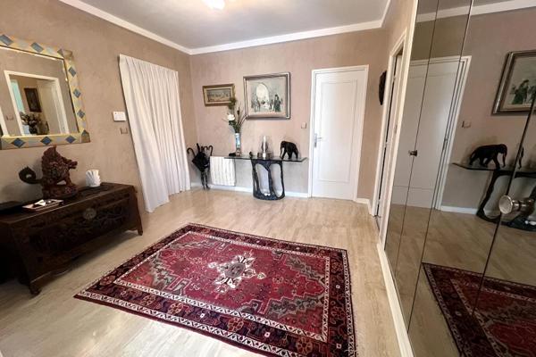 CHARBONNIERES  LES BAINS . Appartement  109m2 CARREZ - 4 pièces- Avec terrasse ,cave et garage