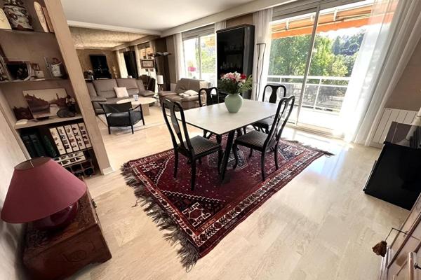 CHARBONNIERES  LES BAINS . Appartement  109m2 CARREZ - 4 pièces- Avec terrasse ,cave et garage