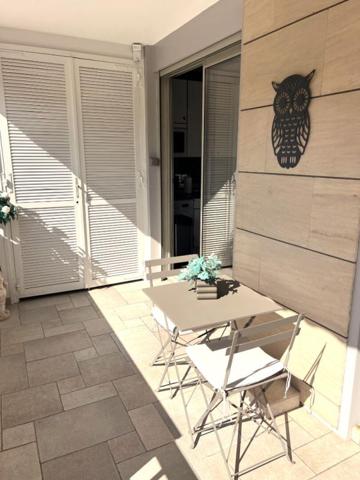 CHARBONNIERES  LES BAINS . Appartement  109m2 CARREZ - 4 pièces- Avec terrasse ,cave et garage