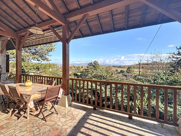 Maison familiale à Meximieux 100m2 sur sous sol complet, vue dégagée, terrain 1108m2