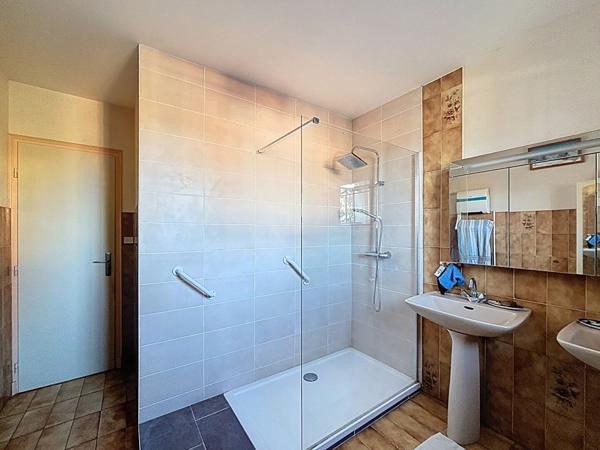 Maison familiale à Meximieux 100m2 sur sous sol complet, vue dégagée, terrain 1108m2