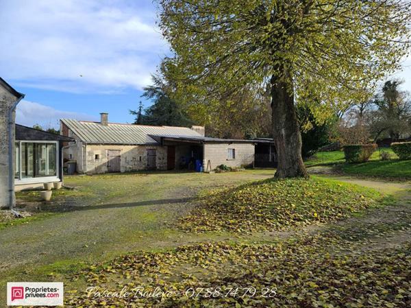 Charmante longère - 7 200 m² de terrain - VERNANTES (49390)