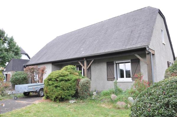 IBOS, maison de plain pied T5, trois chambres, 88 m2,  combles aménageables de 65 m2, jardin. 
