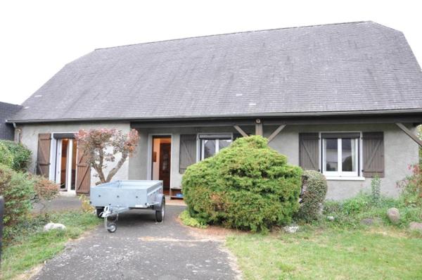 IBOS, maison de plain pied T5, trois chambres, 88 m2,  combles aménageables de 65 m2, jardin. 