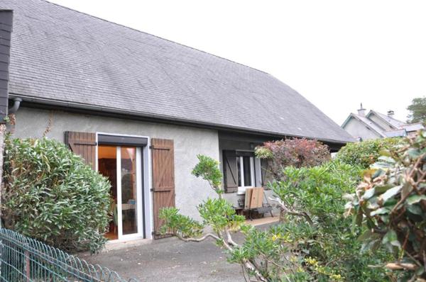 IBOS, maison de plain pied T5, trois chambres, 88 m2,  combles aménageables de 65 m2, jardin. 