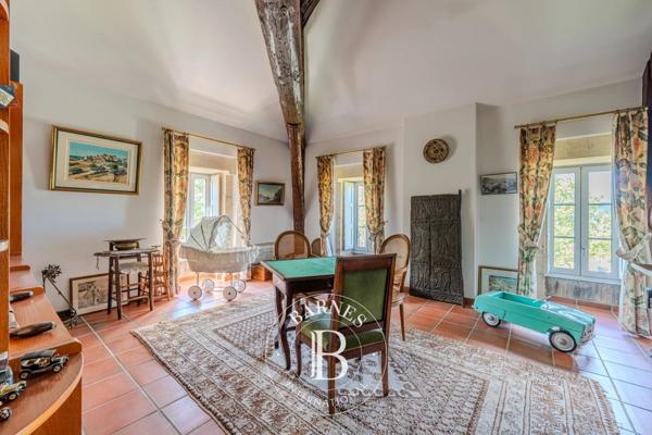 Nîmes, Hôtel particulier 9 Chambres -  450 m² à vendre