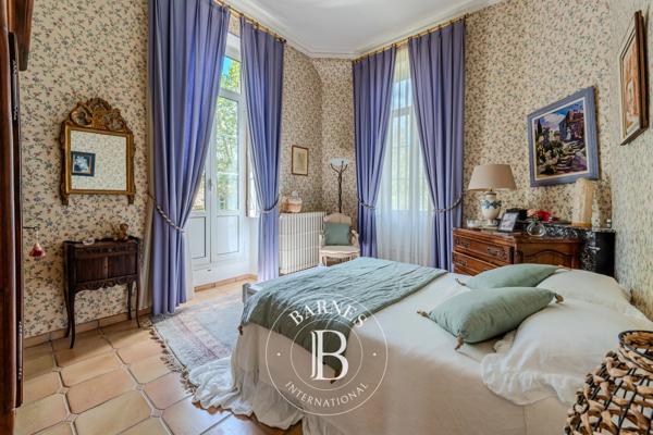 Nîmes, Hôtel particulier 9 Chambres -  450 m² à vendre