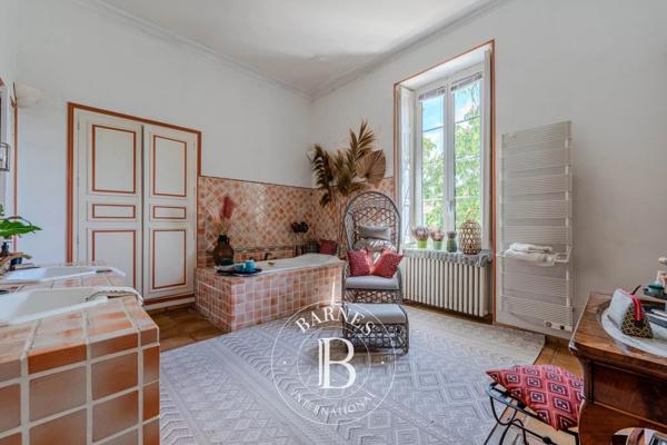 Nîmes, Hôtel particulier 9 Chambres -  450 m² à vendre
