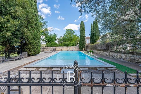 Nîmes, Hôtel particulier 9 Chambres -  450 m² à vendre
