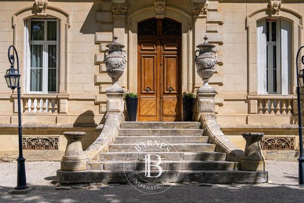 Nîmes, Hôtel particulier 9 Chambres -  450 m² à vendre