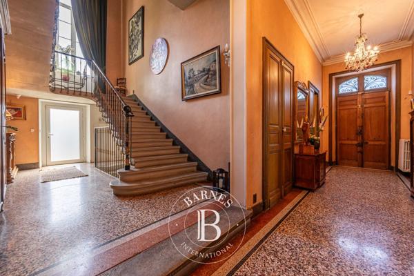 Nîmes, Hôtel particulier 9 Chambres -  450 m² à vendre