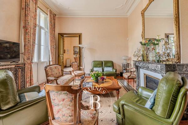 Nîmes, Hôtel particulier 9 Chambres -  450 m² à vendre