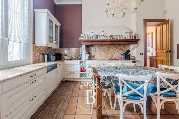 Nîmes, Hôtel particulier 9 Chambres -  450 m² à vendre