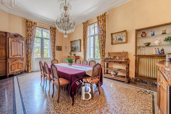 Nîmes, Hôtel particulier 9 Chambres -  450 m² à vendre