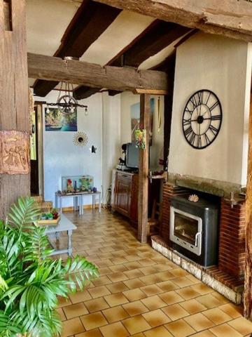 MAISON DE VILLE AVEC JARDIN ET DEPENDANCES