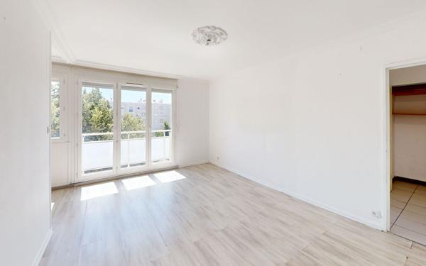 Appartement à vendre    4 pièces • 65,15 m2 Bron