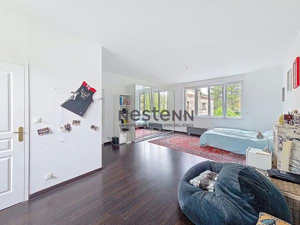 À vendre belle maison familiale de caractère, lumineuse et spacieuse, située entre mer et ville au nord de Caen