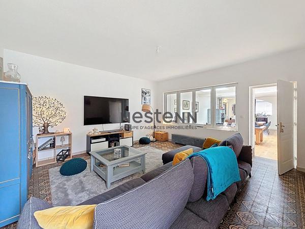 À vendre belle maison familiale de caractère, lumineuse et spacieuse, située entre mer et ville au nord de Caen