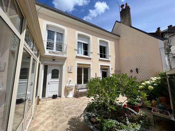 Maison - Montval Sur Loir - 8 pièce(s) - 208 m²