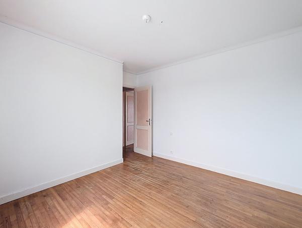 Maison à vendre à Yffiniac - Maison familiale en plein bourg de Yffiniac, profitant de trois chambres et un jardin agréable !