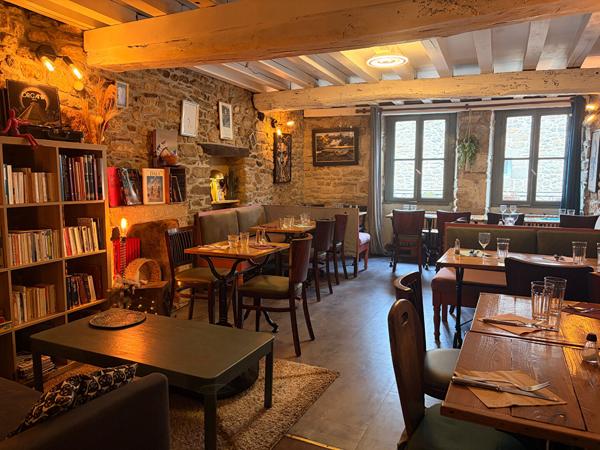 À VENDRE --FONDS DE COMMERCE RESTAURANT -- DINAN CENTRE