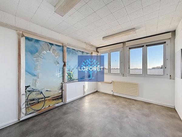 Location local commercial Saint-Léonard - 150 m² - 875 €/mois