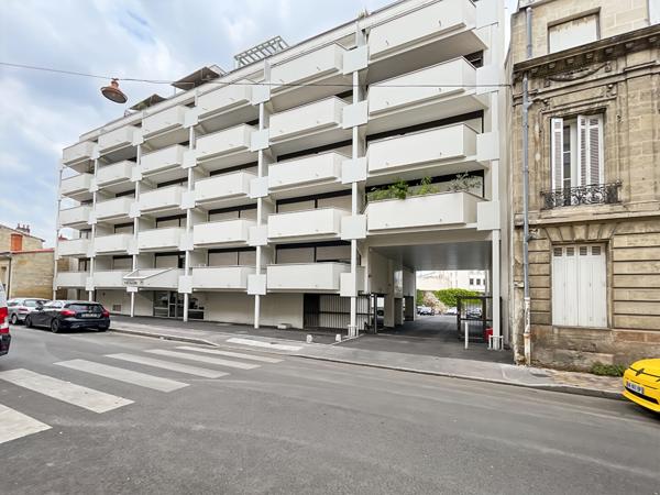 Appartement Bordeaux 1 pièce 26 m2 proche France 3 TERRASSE