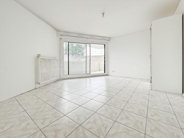 Appartement Bordeaux 1 pièce 26 m2 proche France 3 TERRASSE