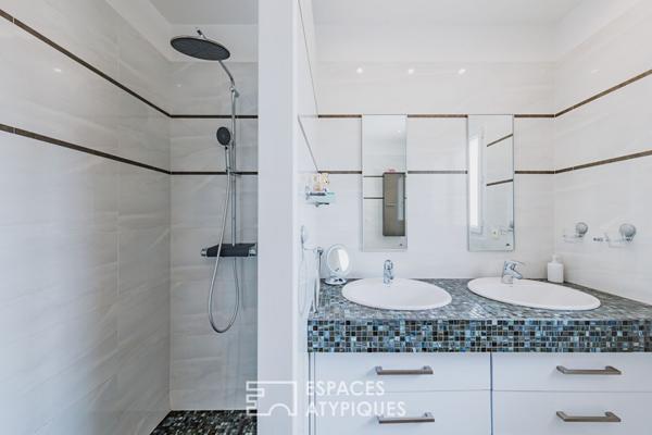 Villa contemporaine sur le Golf et son bassin de nage unique