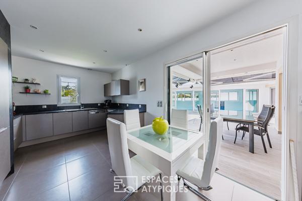 Villa contemporaine sur le Golf et son bassin de nage unique