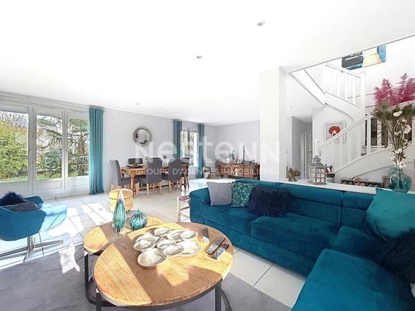 Visite virtuelle disponible : Maison Guyancourt Quartier Europe WEST PARK , 164m², plus de 185m² utiles, 4 chambres dont 1 suite parentale.