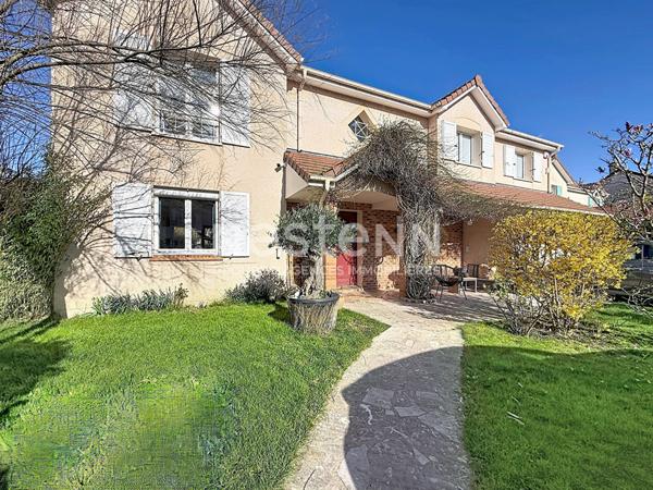Visite virtuelle disponible : Maison Guyancourt Quartier Europe WEST PARK , 164m², plus de 185m² utiles, 4 chambres dont 1 suite parentale.