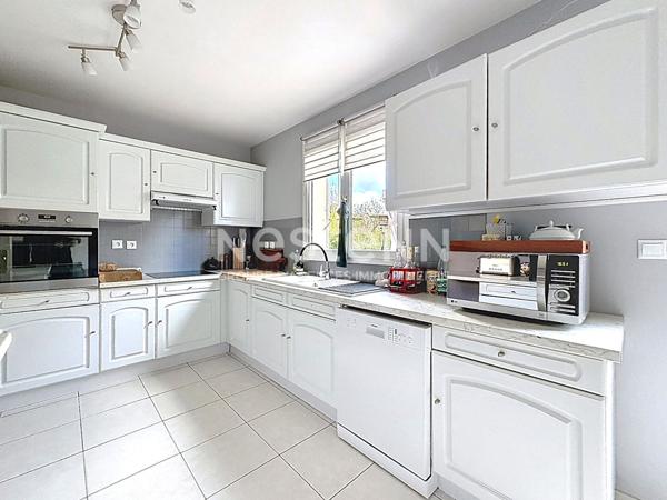 Visite virtuelle disponible : Maison Guyancourt Quartier Europe WEST PARK , 164m², plus de 185m² utiles, 4 chambres dont 1 suite parentale.