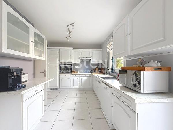 Visite virtuelle disponible : Maison Guyancourt Quartier Europe WEST PARK , 164m², plus de 185m² utiles, 4 chambres dont 1 suite parentale.
