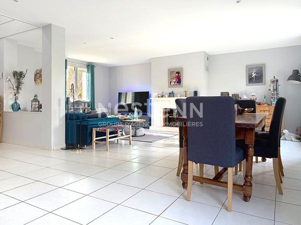 Visite virtuelle disponible : Maison Guyancourt Quartier Europe WEST PARK , 164m², plus de 185m² utiles, 4 chambres dont 1 suite parentale.