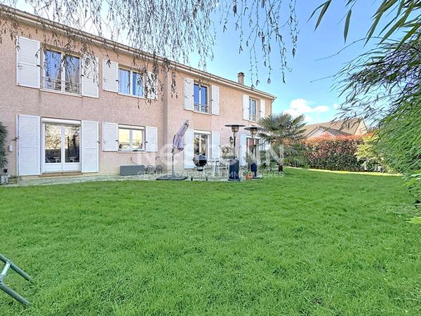Visite virtuelle disponible : Maison Guyancourt Quartier Europe WEST PARK , 164m², plus de 185m² utiles, 4 chambres dont 1 suite parentale.