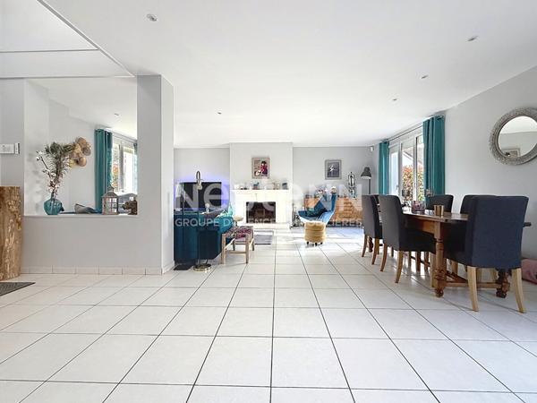 Visite virtuelle disponible : Maison Guyancourt Quartier Europe WEST PARK , 164m², plus de 185m² utiles, 4 chambres dont 1 suite parentale.