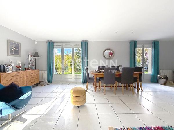 Visite virtuelle disponible : Maison Guyancourt Quartier Europe WEST PARK , 164m², plus de 185m² utiles, 4 chambres dont 1 suite parentale.