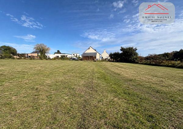 Terrain 747 m² à Pleubian , plat, viabilisé, libre de constructeur et proche du bourg