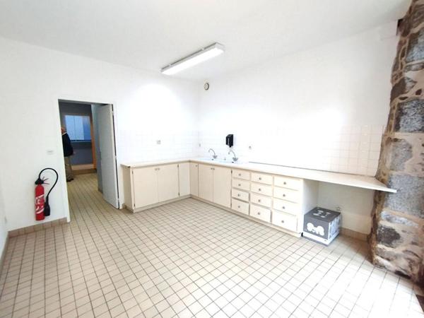 22000 SAINT BRIEUC : MURS COMMERCIAUX LIBRES 70 M²