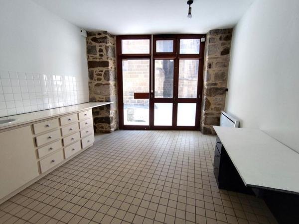 22000 SAINT BRIEUC : MURS COMMERCIAUX LIBRES 70 M²