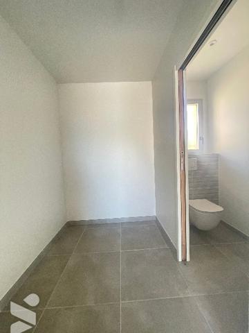 Découvrez cette superbe villa neuve d’environ 140 m² habitable, implantée sur un terrain de 600 m².