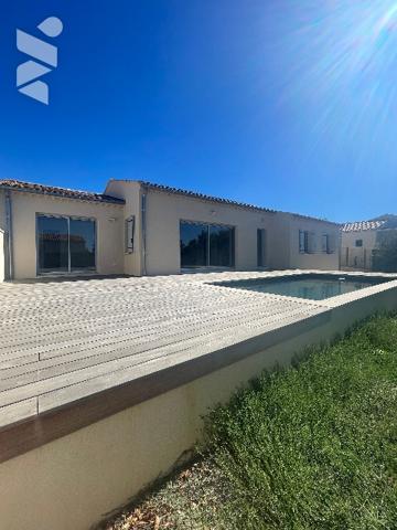 Découvrez cette superbe villa neuve d’environ 140 m² habitable, implantée sur un terrain de 600 m².