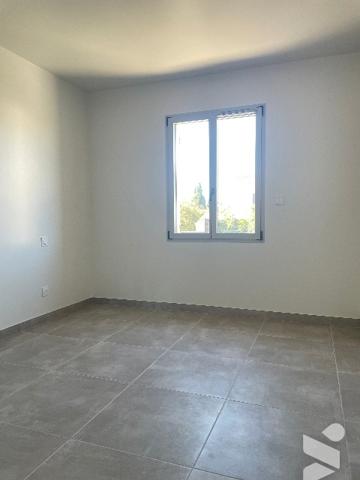 Découvrez cette superbe villa neuve d’environ 140 m² habitable, implantée sur un terrain de 600 m².