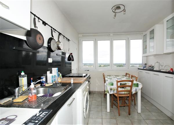 Appartement Fontenay Le Fleury 4 pièces 64.70 m2