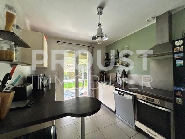 Exclusivité Plain-pied de 116 m² à Fressines, 4 chambres jardin et garage.